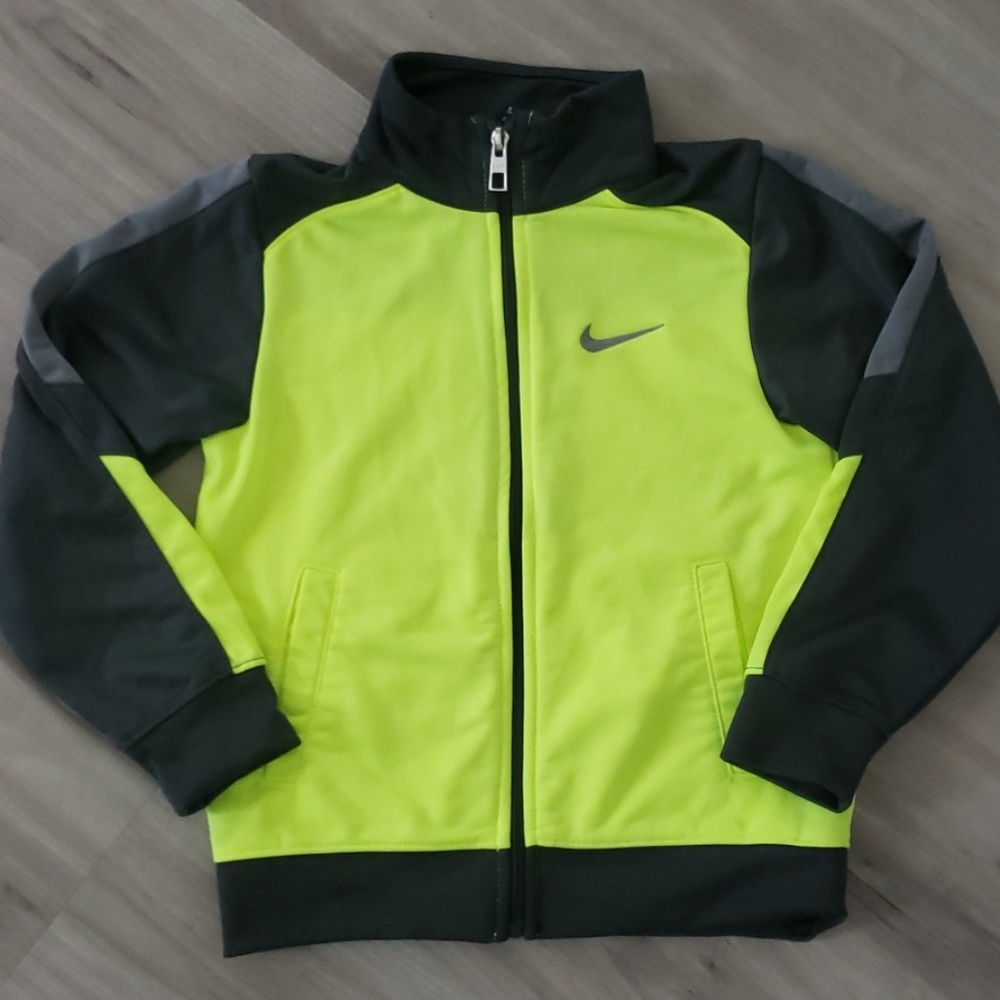 Nike jacket Size 6